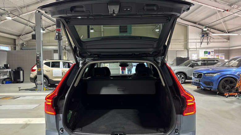 Volvo XC60 2.0 B5P Plus Dark 5dr AWD Geartronic Petrol Estate